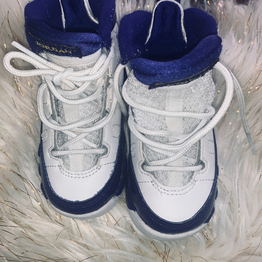 Nike’s toddler shoes size 6c